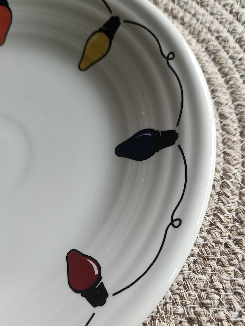 FIESTA "STRING OF CHRISTMAS LIGHTS" PLATE - Picture 4 of 12